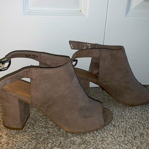 CL BY LAUNDRY - Gray/Taupe Suede Peep-Toe Cut-Out Heel Bootie - Size 7M